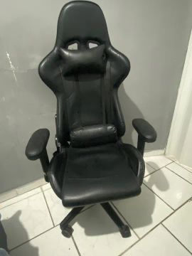 Cadeira gamer em ótimo estado