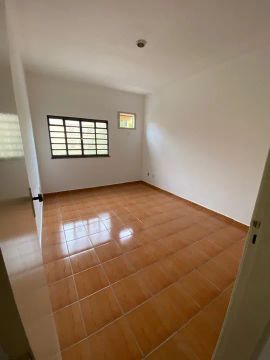 Casa na rua Justiniano de Carvalho (2 quartos)