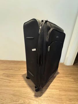 VENDO MALA DE VIAGEM NA COR PRETA - TAMANHO G (comporta mais de 23 kilos)