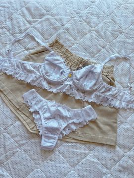 Conjunto de lingerie renda branca