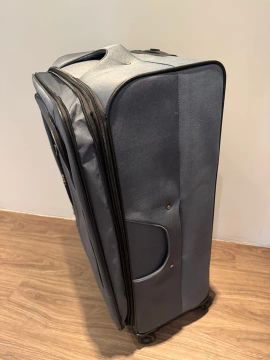 VENDO MALA DE VIAGEM NA COR CINZA - TAMANHO G (comporta mais de 23 kilos)