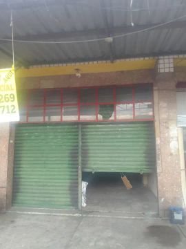 Aluga-se pra ponto comercial com banheiro e um escritório 