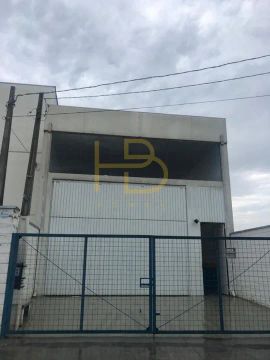 Galpão para Venda em Sorocaba, Wanel Ville, 2 banheiros, 3 vagas