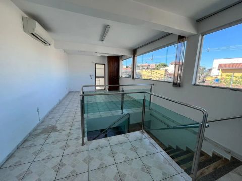 CASA COM SALA COMERCIAL 2 ANDARES BAIRRO CAMARGOS