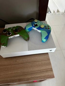 Xbox One S All digital 1 tb com 2 Controles originais