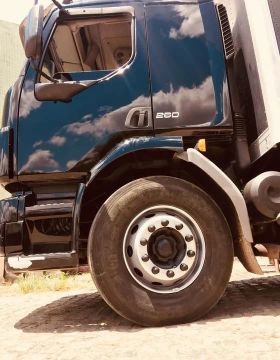 VENDE-SE CAMINHÃO VM260