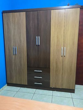 Roupeiro de 6 portas