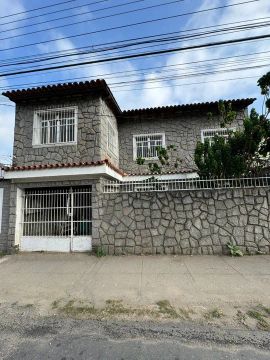 Casa a venda em Barra do Pirai, RJ.
