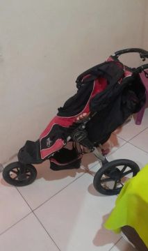 Carrinho de Bebê - Dobrável e Leve