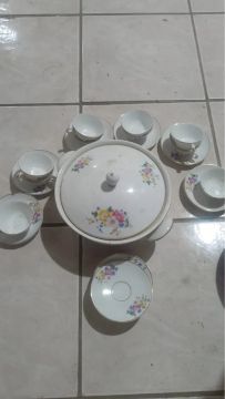 Sopeira e 6 xícaras c pires