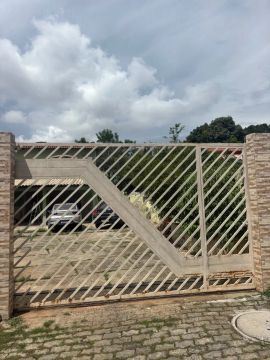 Portão de Aço em ótimo estado