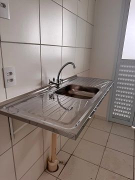 Pia de apoio cozinha e duas pias de banheiro 