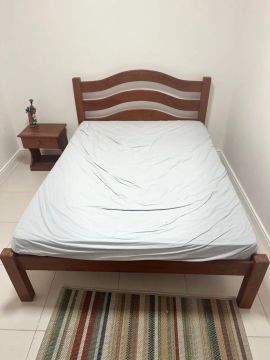 Cama de madeira maciça