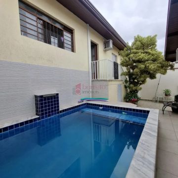 BELA CASA COM PISCINA E EDÍCULA À VENDA NO JARDIM DO ESTÁDIO EM JUNDIAÍ/SP