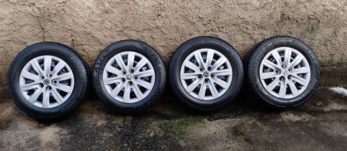 Jogo de rodas com  Calotas  pneu 90% VW 14