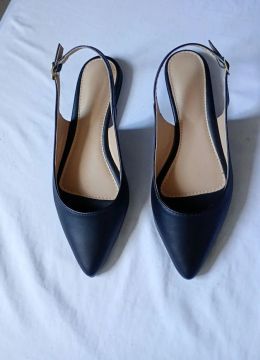 Bico Fino Preto - Número 37 - Elegante - Novinho na caixa (sem salto) <br>