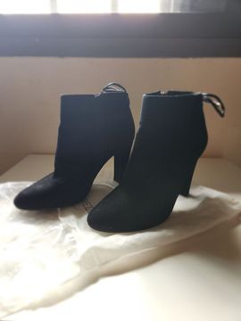 Bota, marca Arezzo, preta 