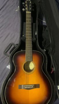 VIOLÃO FENDER CT-140SE COM DETALHE DE USO