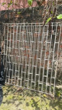 2 grades de proteção em metal para janelas 