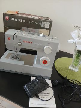 Máquina de Costura Singer Facilita Pro 4423