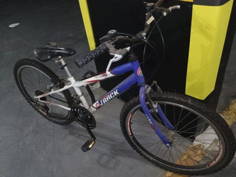 Bicicleta Track Axess com marcha