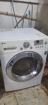 Vendo máquina lava e seca LG 8,5kg funcionando perfeitamente bem conservada 
