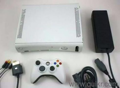 Xbox 360 Destravado- 05 jogos de brinde. Aceitamos video games como parte do pagamento.
