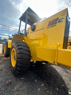 Carregadeira New Holland 12C
