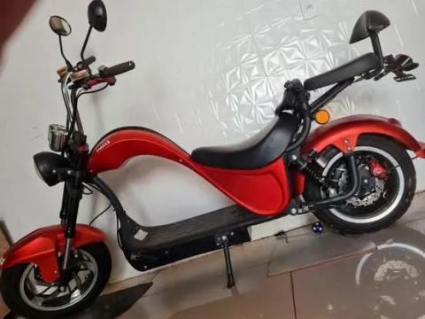 Scooter Elétrica Vermelha