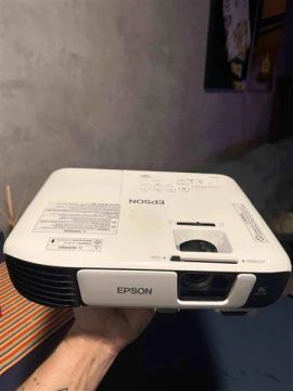 Projetor Epson S41+ 3300 lumens + Adaptador wifi