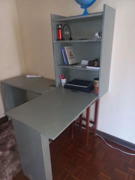 Conjunto completo de escritório para pequenos espaços 