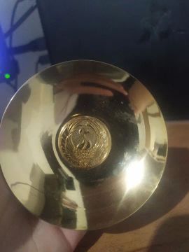Sino budista banhado ouro
