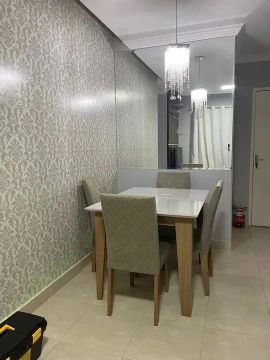 Mesa de Jantar com tampo de vidro