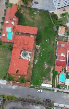 Vende-se terreno em Capim Macio,  uma área e bairro nobre próximo ax Eng. Roberto Freire c
