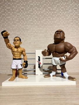 Bonecos figuras Minotauro e Bobb Sapp UFC Pride Hao Collection
