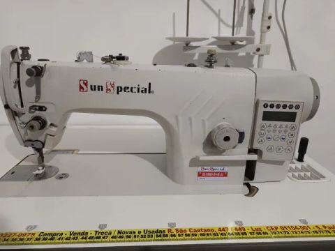 Máquina de costura eletrônica reta