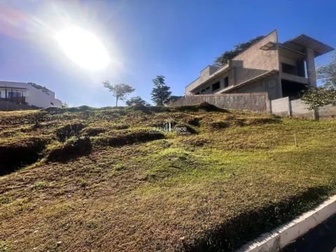 Lote Condomínio Vale Verde, com 400,69 m², quitado e registrado.