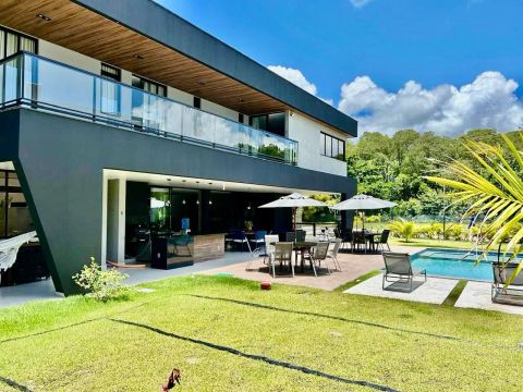 Casa no condomínio laguna com 4 suites e muito espaço