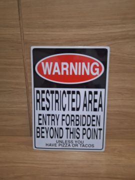 Placa Decorativa de Parede - Restricted Area