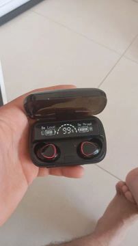 Fone de Ouvido Bluetooth TWS com Tela Touch