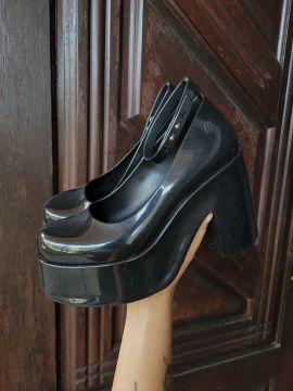 Melissa Doll Hell 34 preta