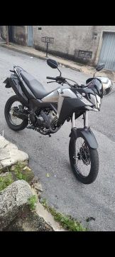 Motocicleta impecável