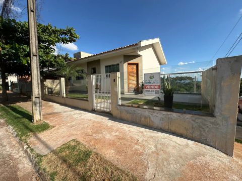 CASA À VENDA NO RESIDENCIAL VALE VERDE EM CAMBIRA.