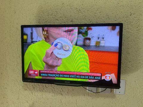 TV Philips 32 Polegadas com Suporte de Parede