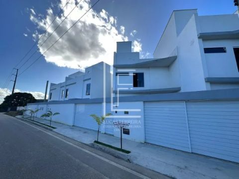 Belíssima casa tríplex com 4 quartos no Antares 