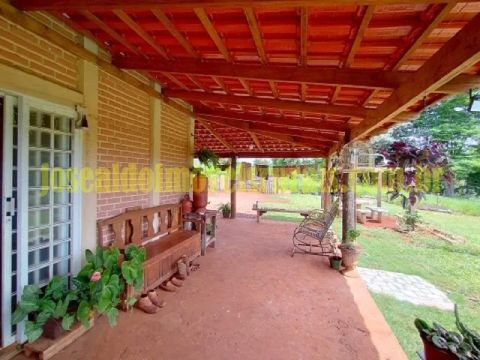 Sítio 2,50 hectares, casa, água corrente, 26 km de Uberlândia MG.