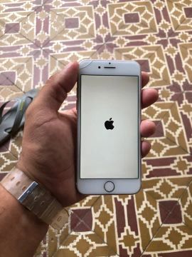 iPhone 7 ( só fica nessa tela branca ) 