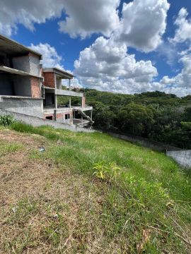 Terreno em Alphaville II  Salvador - 695,86m2 - Declive - Possui projeto Topográfico e Arq