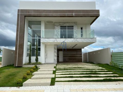 CASA COM 4 SUÍTES E CLOSET EM CONDOMÍNIO