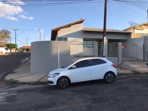 Alugo Casa Rolândia 